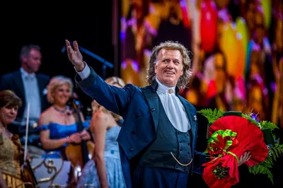 André Rieu's Enchanting Evening: A Logen-Seat Experience in Hamburg!