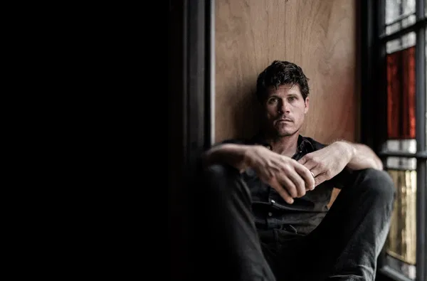Seth Lakeman: A Night of Folk-Rock Brilliance in Glasgow's Oran Mor