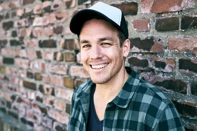 Jan van Weyde: Laughter Takes Center Stage at FRITZ Theater!