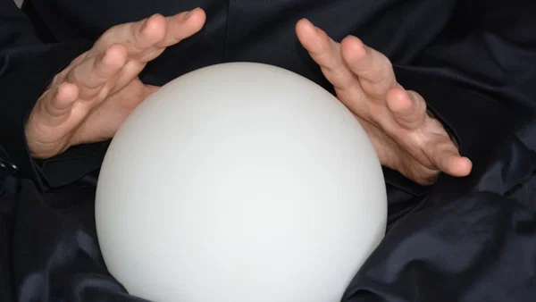 Magic Awaits: Confidences d'un Illusionniste in Aiffres!