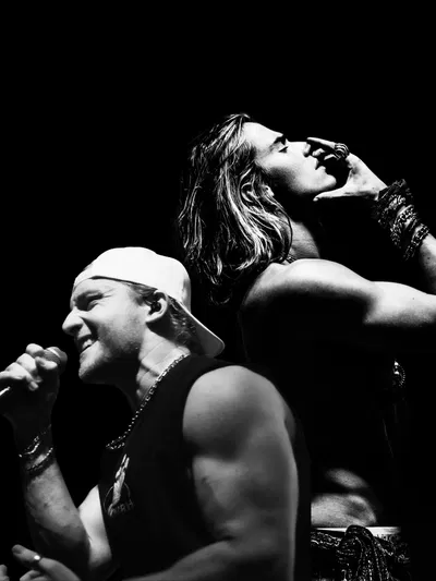 VOILA: Paris Rock-Pop Show at LES ETOILES!