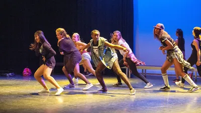 Un Poyo Rojo: Physical Comedy in Paris