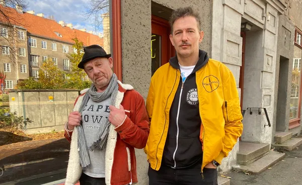 Alt du sier er feil, Espen: Tickets at Festiviteten