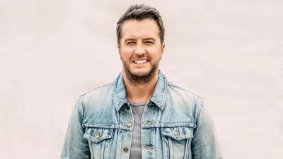 Luke Bryan's Country Anthem Roars into Darien Lake: A Night of Chart-Toppers!