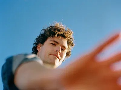 Vance Joy Live: An Indie Folk Night at the Amphithéâtre Fernand-Lindsay!