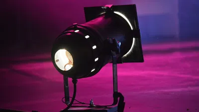 Lille's Dazzling Diner Spectacle: Book Now!