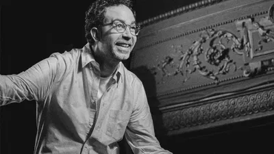 Julien Santini Live: Comedy Sensation Ignites Marseille!