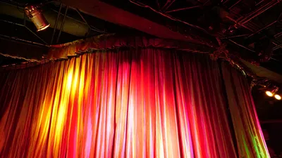 Marseille Laughs: Comedy Show at LE CEPAC SILO!