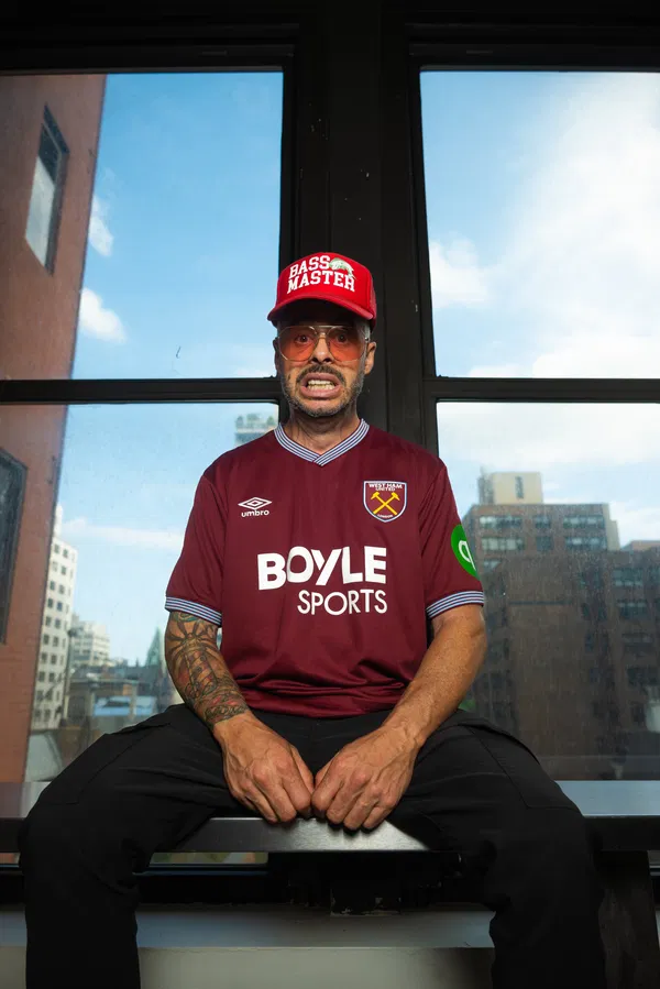 Ed Bassmaster Live in Paris: Prank Comedy Legend