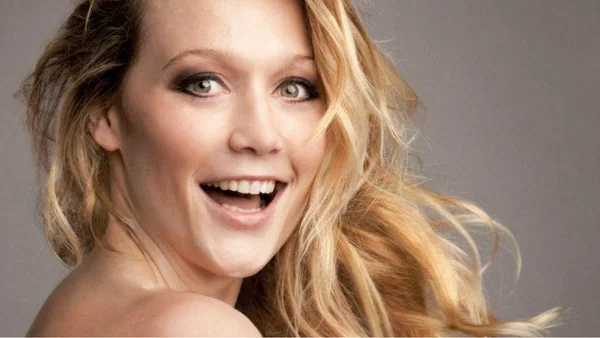 Caroline Vigneaux Live at Theatre Georges Leygues