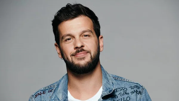 Experience Claudio Capéo Live: A Night of French Chanson in Caen!
