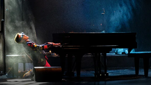 Sir El Tom Live at St James Theatre Wellington