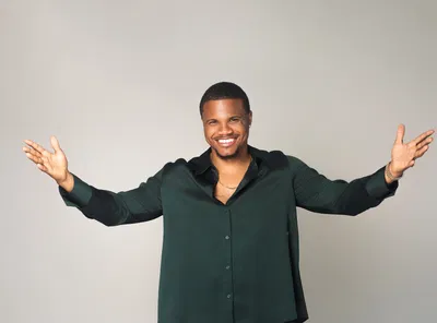 Dale Elliott Jr. Takes NYC: A Night of Immigrant Stories & Comedy