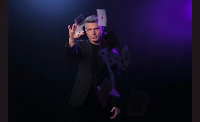 Mind-Bending Magic: Asi Wind at Somerville Theatre