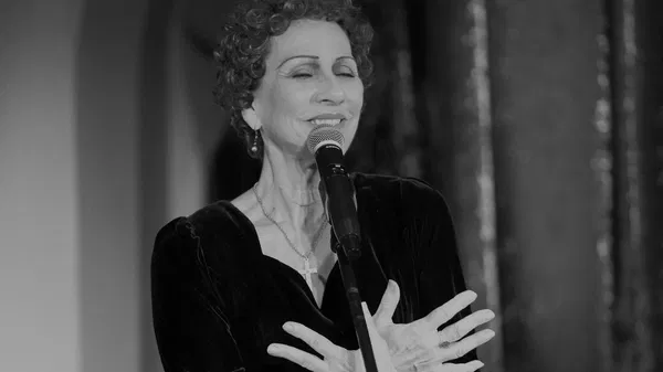 Édith Piaf: Ma Vie en Rose et Noir — Le Balcon