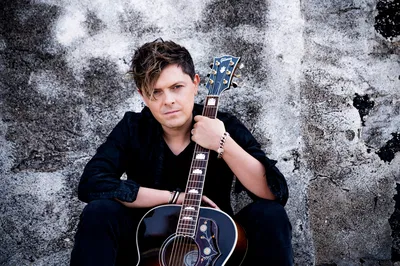 Michael Patrick Kelly: Intimate Logen-Seat Experience at Barclays Arena!