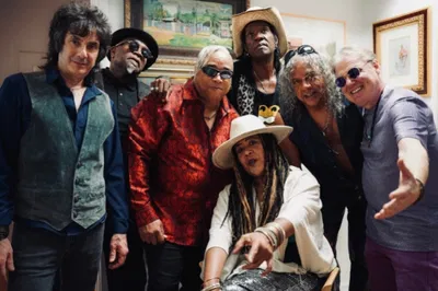 Stones Tribute Rocks Daryl's House!