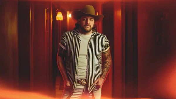 Matt Lang Rocks Le Club Square Dix30: A Night of Country Music Magic!