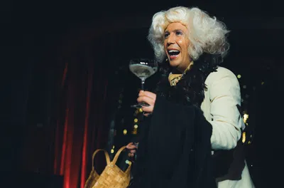 Oslo Comedy: Wenche møter venner at Chat Noir