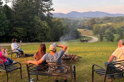 Smoky Mountain Farm: Wagon Ride & Acoustic Dinner