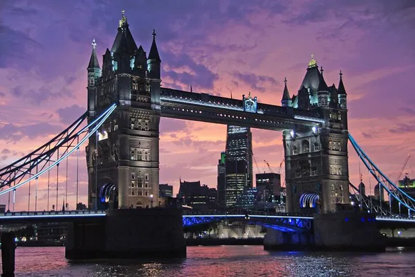London at Night: A Panoramic Private Tour of Illuminated Landmarks