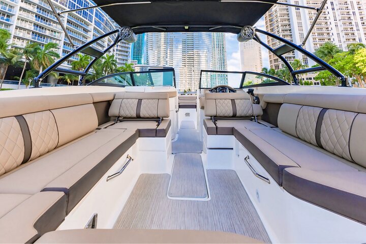 Miami's Best Private Boat Tour: See Millionaire Homes!