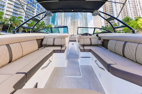 Miami's Best Private Boat Tour: See Millionaire Homes!