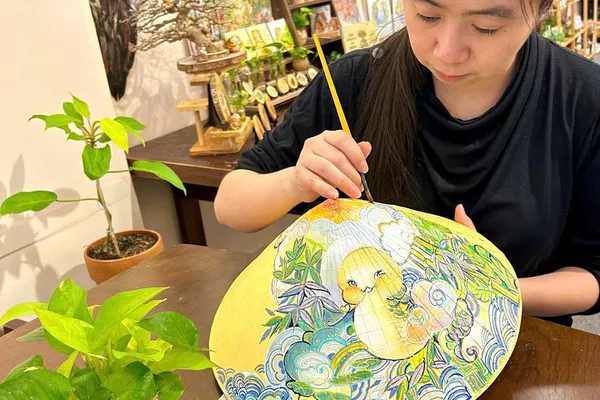 Craft Your Own Vietnamese Non La: A Cultural Art Experience