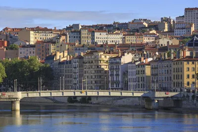 Uncover Croix-Rousse: Lyon's Silk Weavers' District Guided Tour
