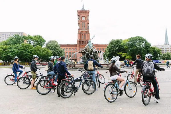 Berlin E-Bike Tour: Explore City & Beer Garden Stop