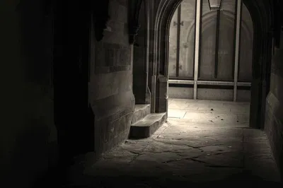 Cambridge Ghost Tour: Uncover Haunted Tales with Alumni