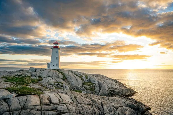 Peggy's Cove, Lunenburg & Titanic Tour: Best Halifax Day Trip