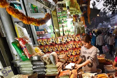 Spice Route Revelation: Private Delhi Tour of Khari Baoli's Aromatic Wonders