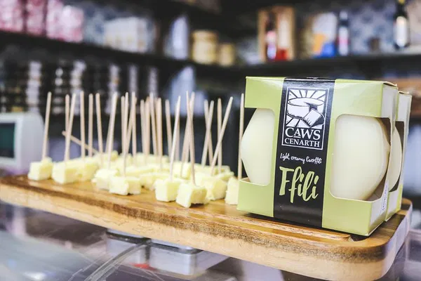 Cardiff Walking & Tasting Tour: Food, History & Fun!