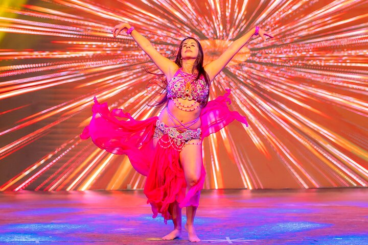 Abu Dhabi Desert Safari: Dune Bashing, Dinner & More!