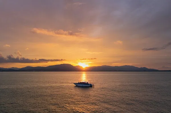 Phi Phi Island Sunset Shark Tour: Swim & See Sharks!