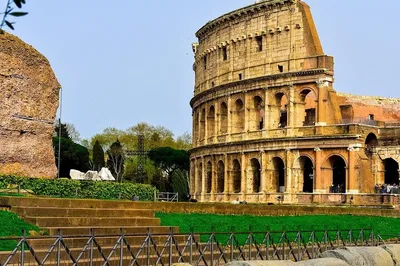 Unlock Ancient Rome: Colosseum Underground & Roman Forum Expedition