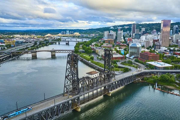 Discover Portland's Charm: An Unforgettable City Tour