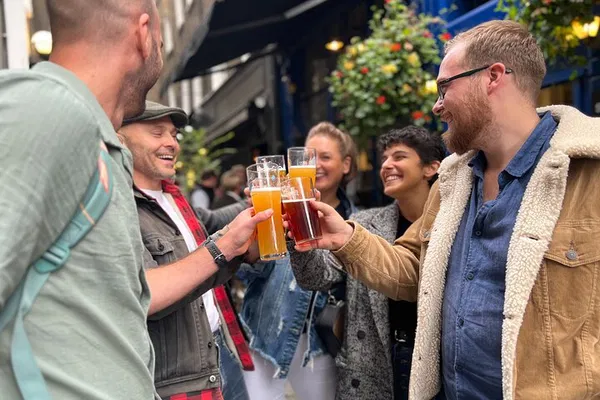 London's Royal Pubs: Historic Walking Tour & Tales