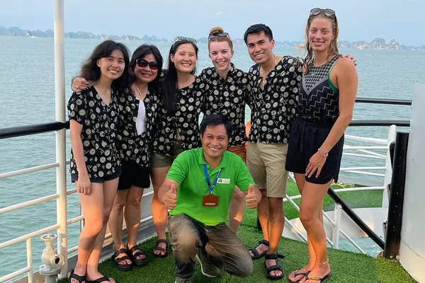 Ha Long Bay Luxury: Full-Day Cruise with Buffet & Kayaking