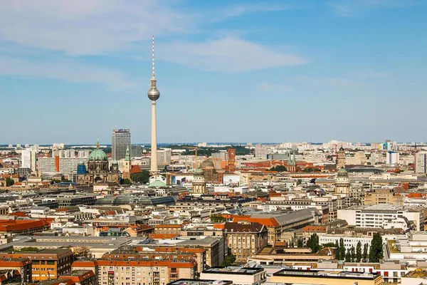 Berlin's Iconic Landmarks: A Personalized Photo Adventure