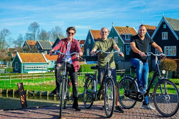 Volendam E-Bike Adventure: Explore Dutch Countryside & Fishing Villages