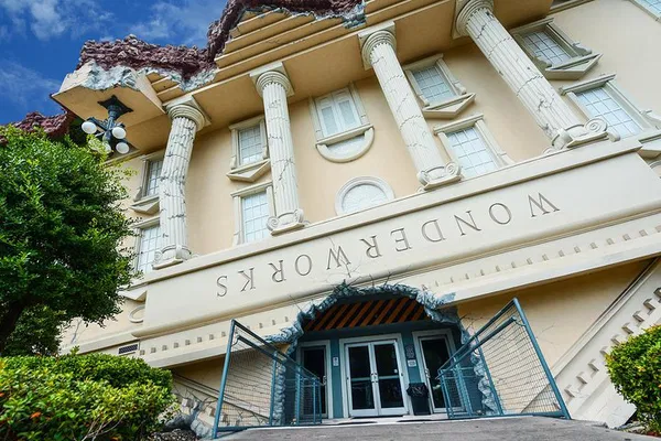 WonderWorks Orlando: Upside-Down Fun & Interactive Exhibits!