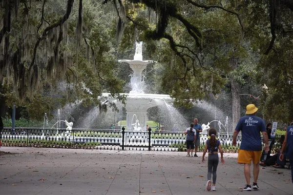 Savannah History Walk: Squares, Stories & Southern Charm