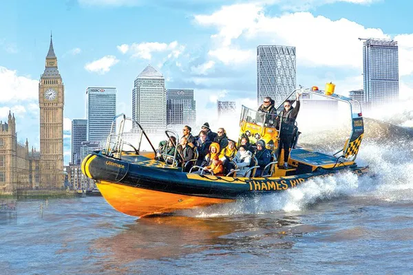 Thames Speedboat Sightseeing: Blast Past London's Best!
