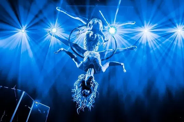 Vegas Show in Amsterdam: Dazzling Night Out!