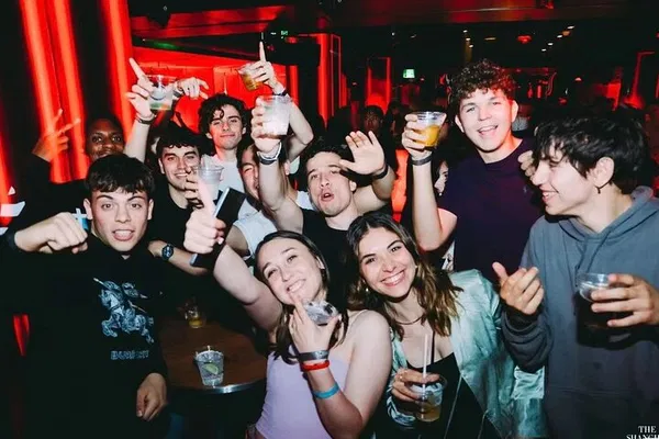 Shanghai Night Vibes: Electrifying Pub & Club Crawl Adventure