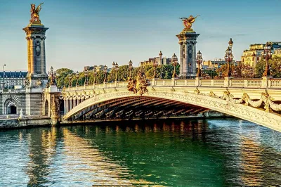 Unravel the Enigmatic Mona Lisa Murder: A Paris Exploration Game