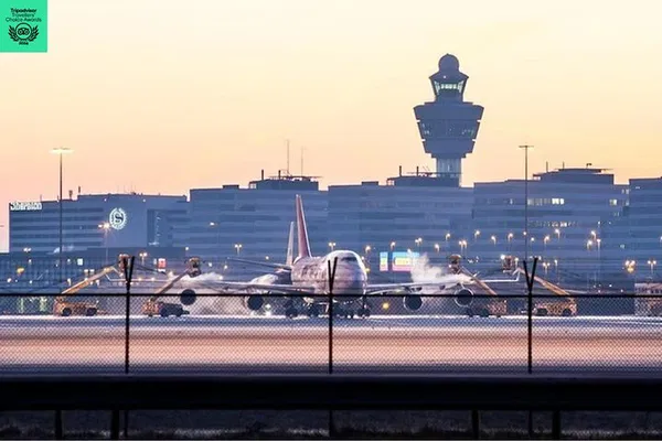 Arrive in Amsterdam Stress-Free: Private Airport Transfer