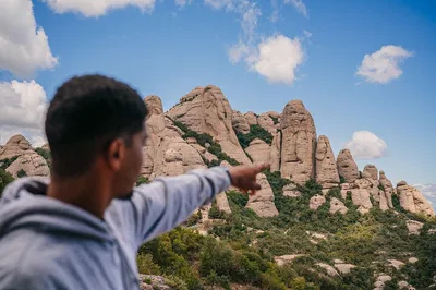 Montserrat Tour: Hike, Railway & Country Lunch